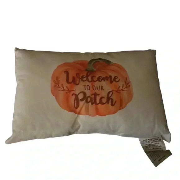 NWOT Fall Pillow Accent Welcome To Our Patch - Picture 1 of 4
